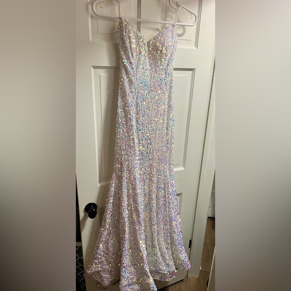 Elegant White Strapless Prom/Evening/Wedding Gown - Picture 6 of 7